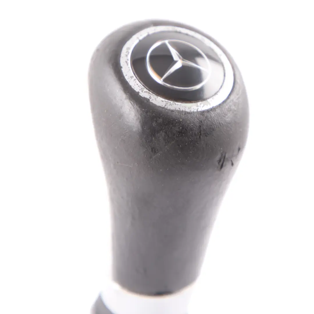 Cambio Copertura Pomello Ghetta Pelle Nero Automatico per Mercedes W211 con numero di parte A2112675510 Mercedes W211 Cambio Copertura Pomello Ghetta Pelle Nero Automatico - SKU A2112675510 - Numero di parte A2112675510