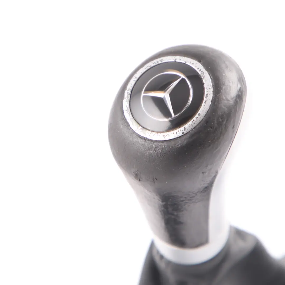 Cambio Copertura Pomello Ghetta Pelle Nero Automatico per Mercedes W211 con numero di parte A2112675510 Mercedes W211 Cambio Copertura Pomello Ghetta Pelle Nero Automatico - SKU A2112675510 - Numero di parte A2112675510