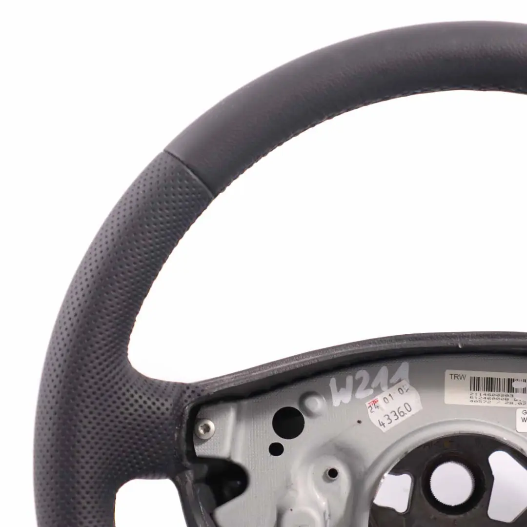 NUOVO Volante in pelle nera con filettature nere per Mercedes W211 con numero di parte A2114600203 Mercedes W211 NUOVO Volante in pelle nera con filettature nere - SKU A2114600203-1 - Numero di parte A2114600203
