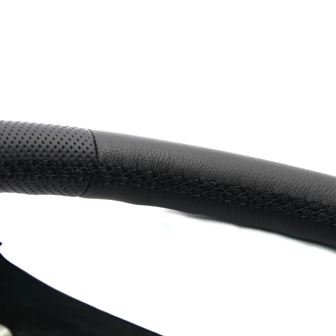 NOUVEAU Volant en cuir noir Filets noirs pour Mercedes W211 à propos du numéro de pièce A2114602103 Mercedes W211 NOUVEAU Volant en cuir noir Filets noirs - SKU A2114602103-1 - Numéro de pièce A2114602103