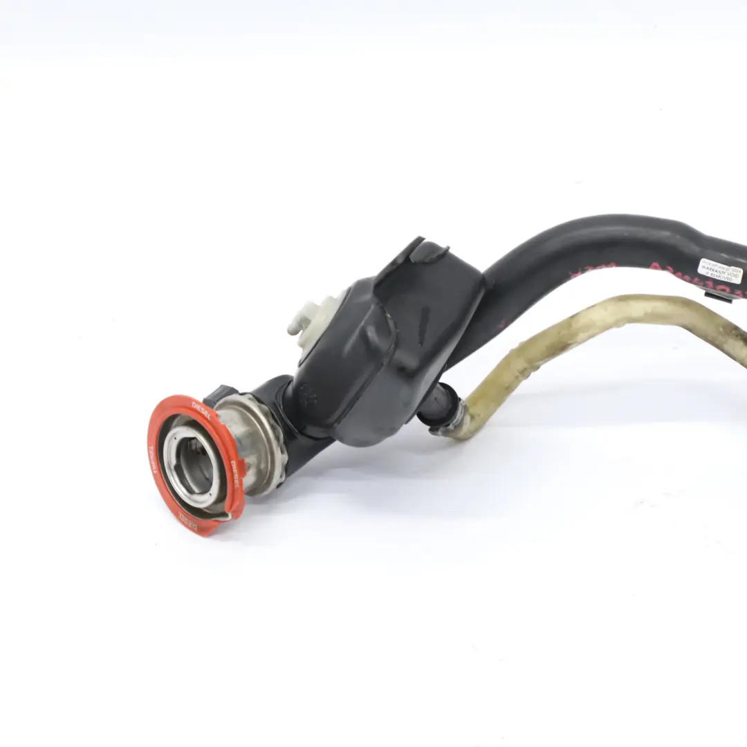 Przewód Rura Wlewu Zbiornika Paliwa Diesel do Mercedes W211 o numerze A2114703720 Mercedes W211 Przewód Rura Wlewu Zbiornika Paliwa Diesel - SKU A2114703720 - Numer Części A2114703720