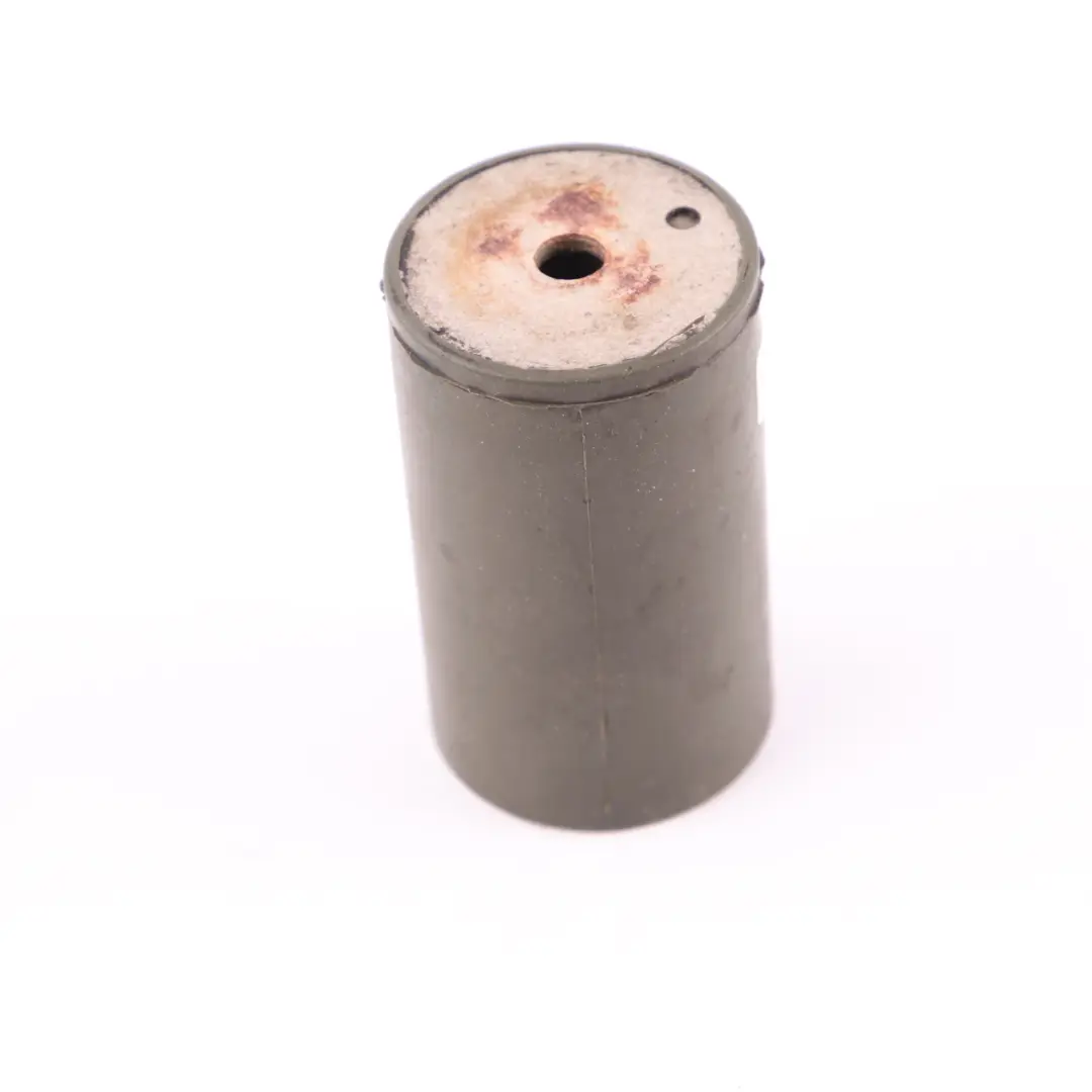 Gummihalterung Auspuffschlauchhalterung für Mercedes W204 W212 mit Teilenummer A2114910947 Mercedes W204 W212 Gummihalterung Auspuffschlauchhalterung - SKU A2114910947 - Teilenummer A2114910947