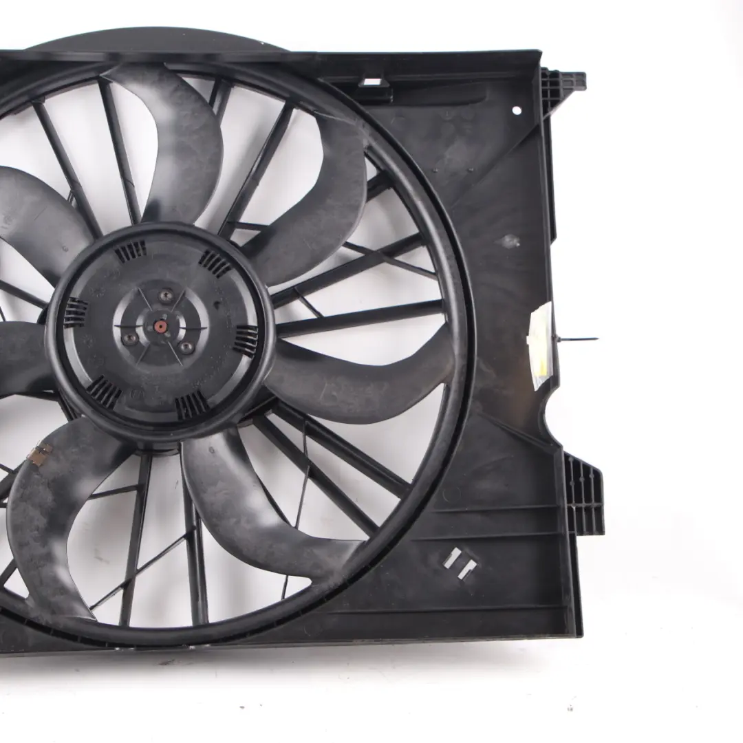 Ventilateur de radiateur Mercedes W211 S211 W219 Motor Engine Cooling Shroud pour à propos du numéro de pièce A2115001693 Ventilateur de radiateur Mercedes W211 S211 W219 Motor Engine Cooling Shroud - SKU A2115001693 - Numéro de pièce A2115001693