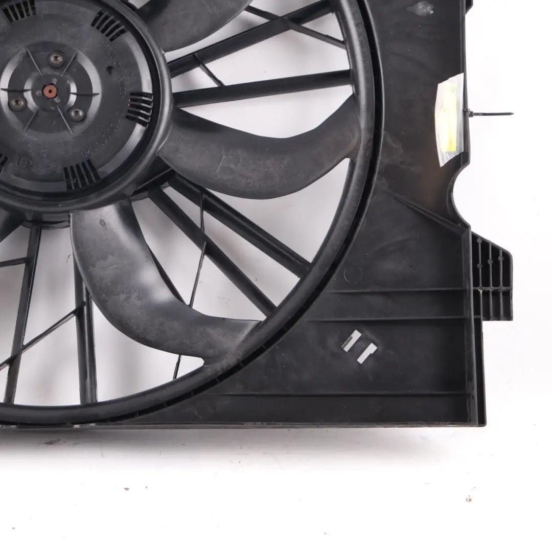 Ventilateur de radiateur Mercedes W211 S211 W219 Motor Engine Cooling Shroud pour à propos du numéro de pièce A2115001693 Ventilateur de radiateur Mercedes W211 S211 W219 Motor Engine Cooling Shroud - SKU A2115001693 - Numéro de pièce A2115001693