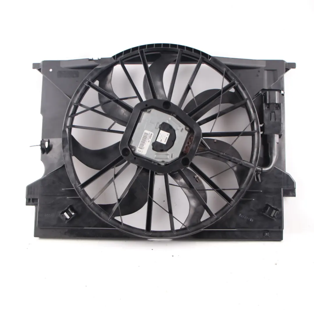 Ventilateur de radiateur Mercedes W211 S211 W219 Motor Engine Cooling Shroud pour à propos du numéro de pièce A2115001693 Ventilateur de radiateur Mercedes W211 S211 W219 Motor Engine Cooling Shroud - SKU A2115001693 - Numéro de pièce A2115001693