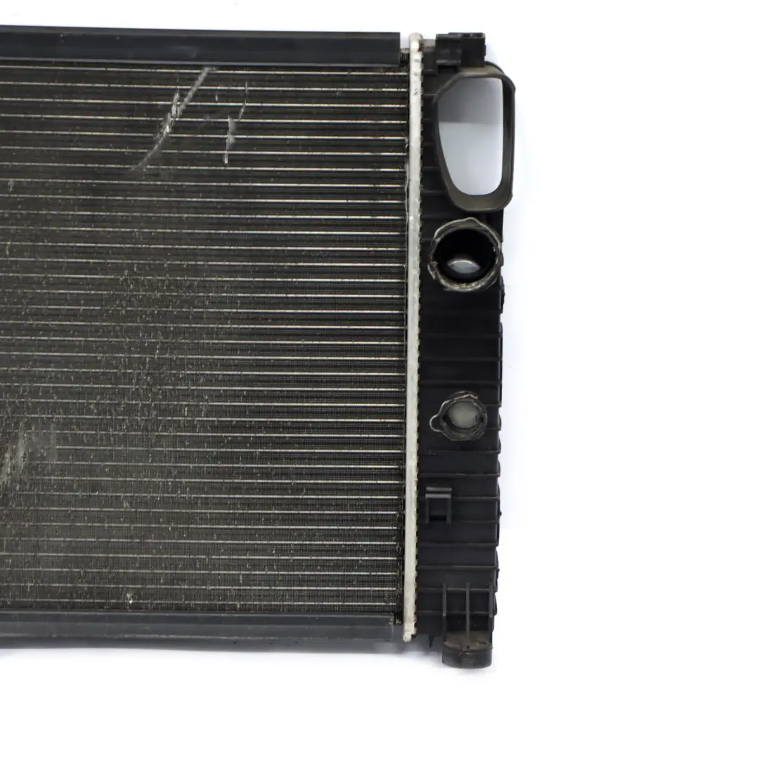 Radiatore Mercedes W211 CLS C219 M271 Motore Acqua Refrigerante per con numero di parte A2115002302 Radiatore Mercedes W211 CLS C219 M271 Motore Acqua Refrigerante - SKU A2115002302 - Numero di parte A2115002302