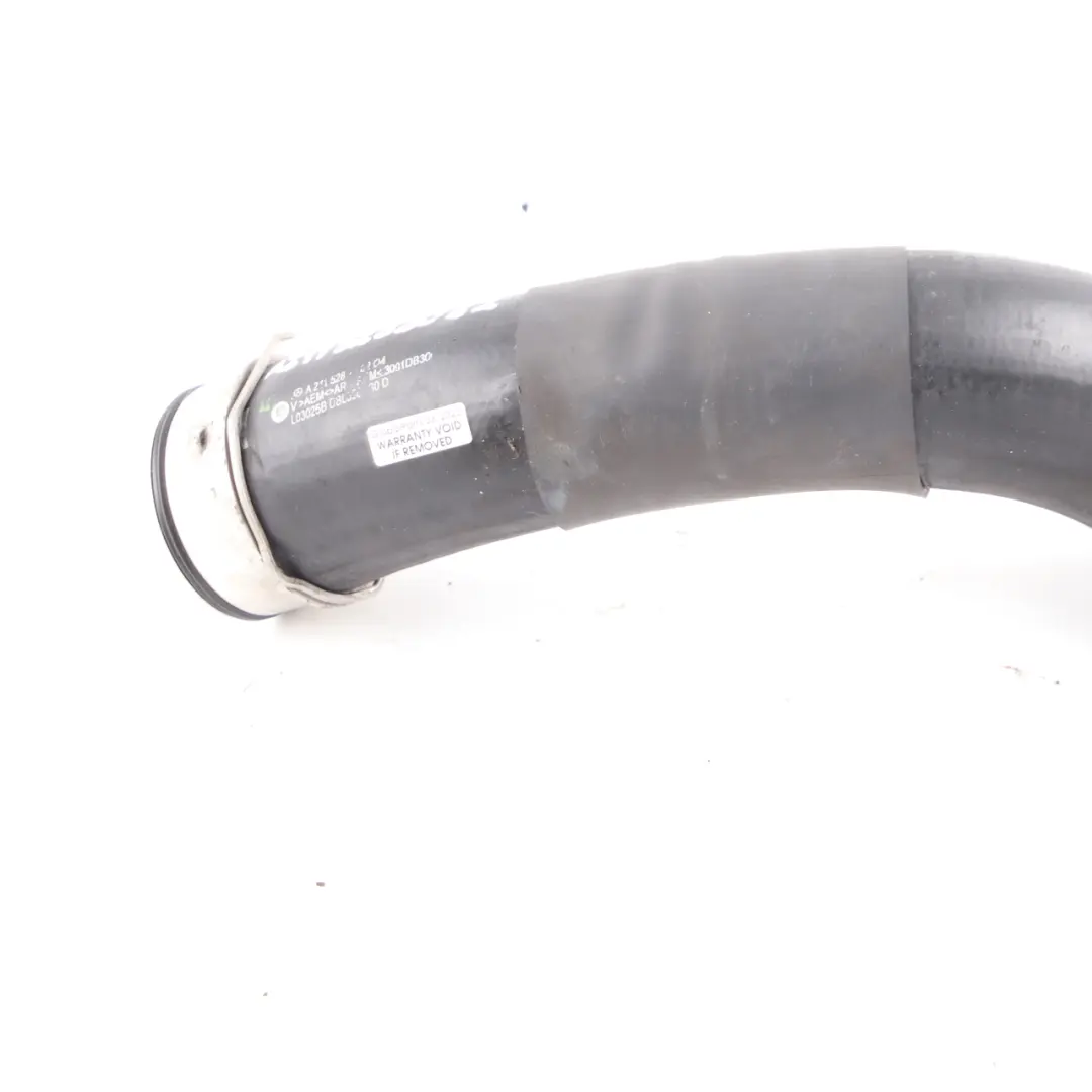 Tubo aspirazione Mercedes W211 W219 Tubo dell'intercoole aria destra A2115282682 per con numero di parte A2115282082 Tubo aspirazione Mercedes W211 W219 Tubo dell'intercoole aria destra A2115282682 - SKU A2115282082 - Numero di parte A2115282082