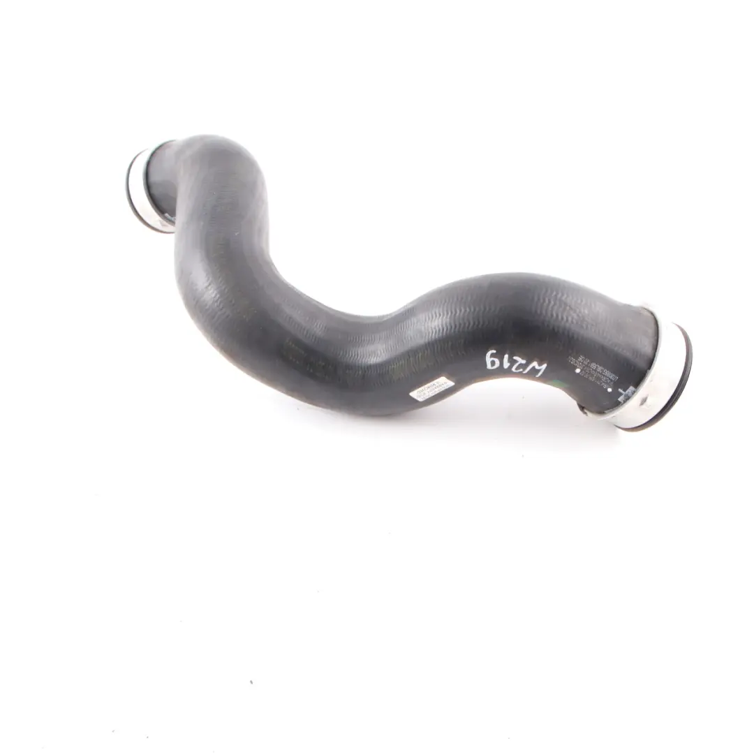 W219 Wąż Dolotowy Prawy Intercooler do Mercedes W211 o numerze A2115282682 Mercedes W211 W219 Wąż Dolotowy Prawy Intercooler - SKU A2115282682 - Numer Części A2115282682