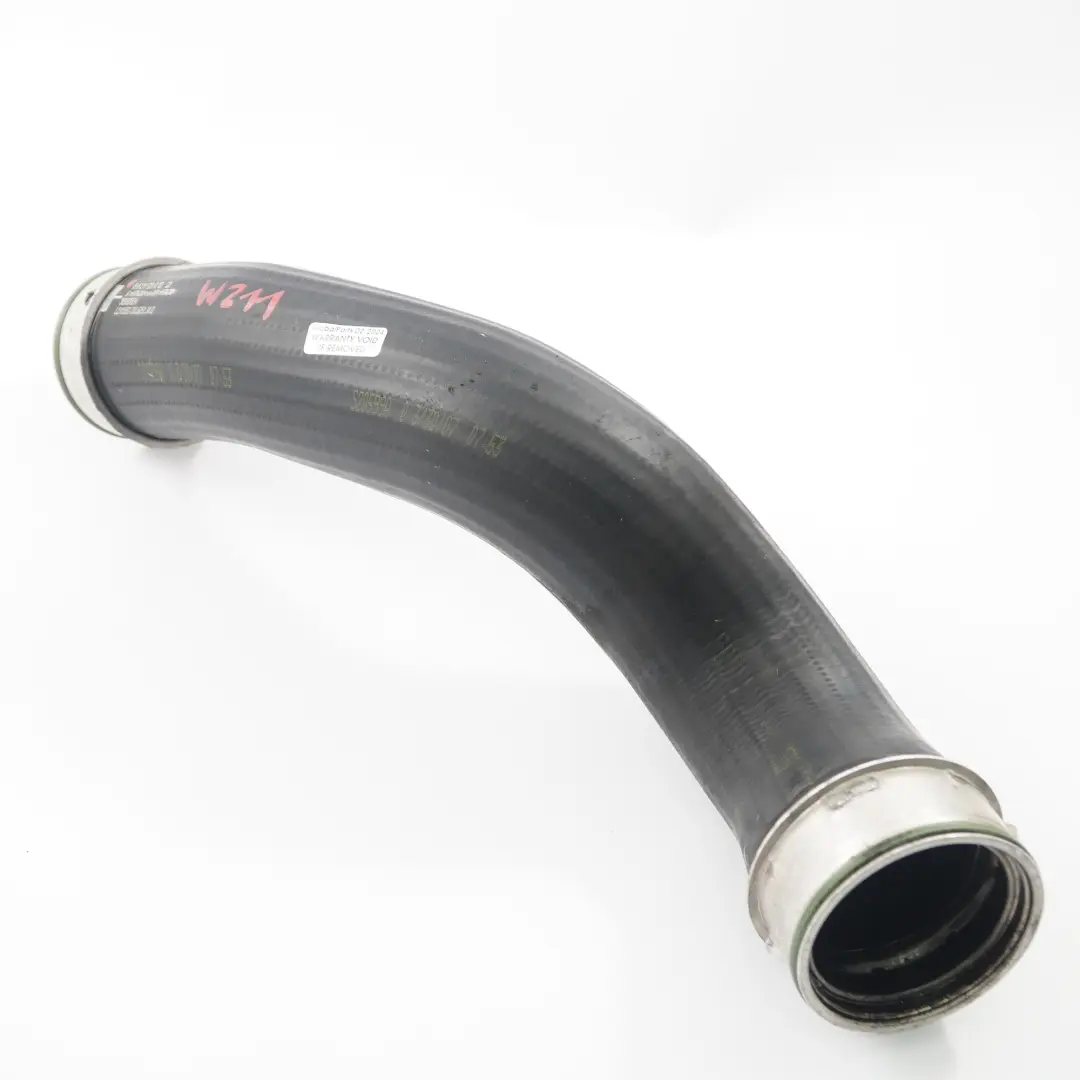 OM646 Tubo di aspirazione Tubo dell'intercooler per Mercedes W211 con numero di parte A2115284282 Mercedes W211 OM646 Tubo di aspirazione Tubo dell'intercooler - SKU A2115284282 - Numero di parte A2115284282