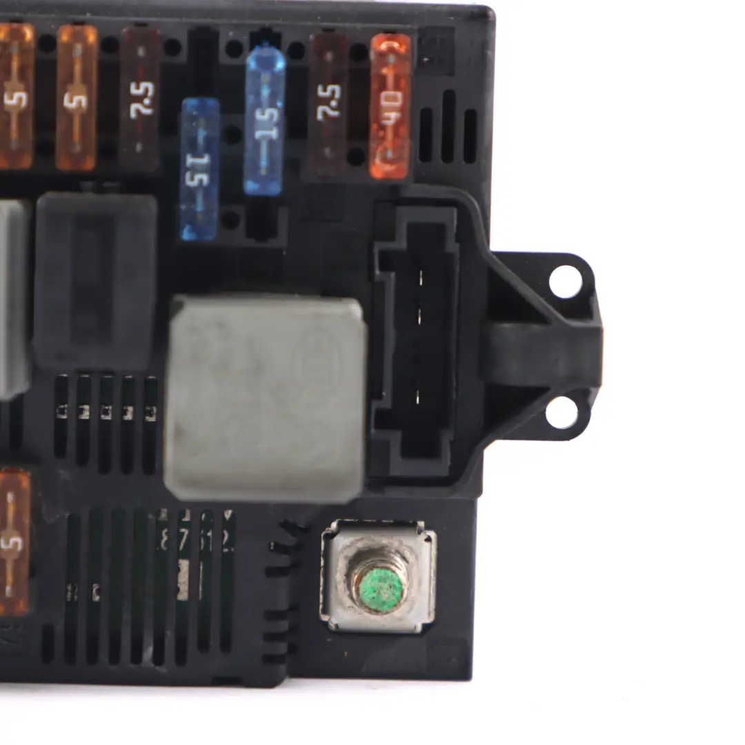 Scatola fusibili anteriore Modulo controllo relè SAM per Mercedes C219 con numero di parte A2115457801 Mercedes C219 Scatola fusibili anteriore Modulo controllo relè SAM - SKU A2115457301 - Numero di parte A2115457801