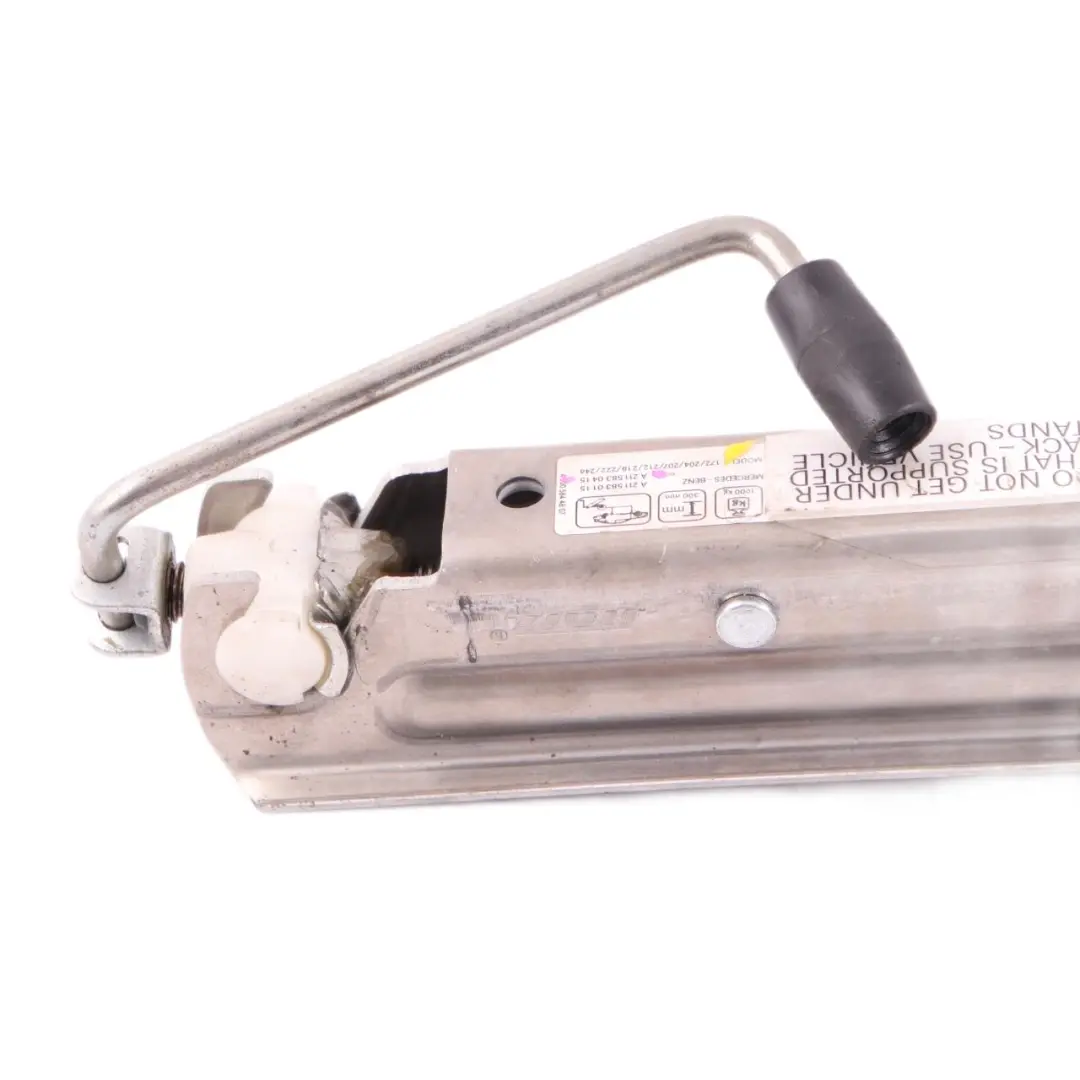 Hebebock Werkzeug Notrad für Mercedes W204 W212 W221 Auto mit Teilenummer A2115830415 Mercedes W204 W212 W221 Auto Hebebock Werkzeug Notrad - SKU A2115830415 - Teilenummer A2115830415