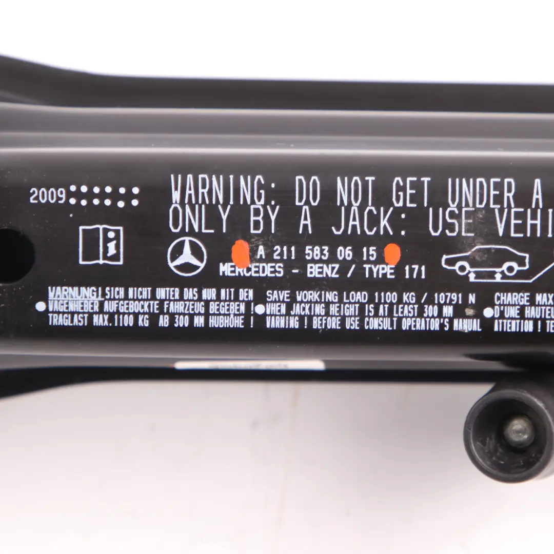  Cric Auto Mercedes W204 W212 Attrezzo Emergenza Sollevamento Ruote - SKU A2115830615 - Numero di parte A2115830615