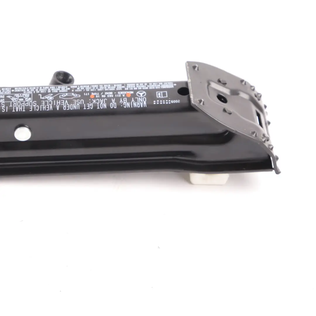 Cric De Levage Mercedes W204 W212 W203 Outil Urgence Lever Les Roues pour à propos du numéro de pièce A2115830615 Cric De Levage Mercedes W204 W212 W203 Outil Urgence Lever Les Roues - SKU A2115830615 - Numéro de pièce A2115830615