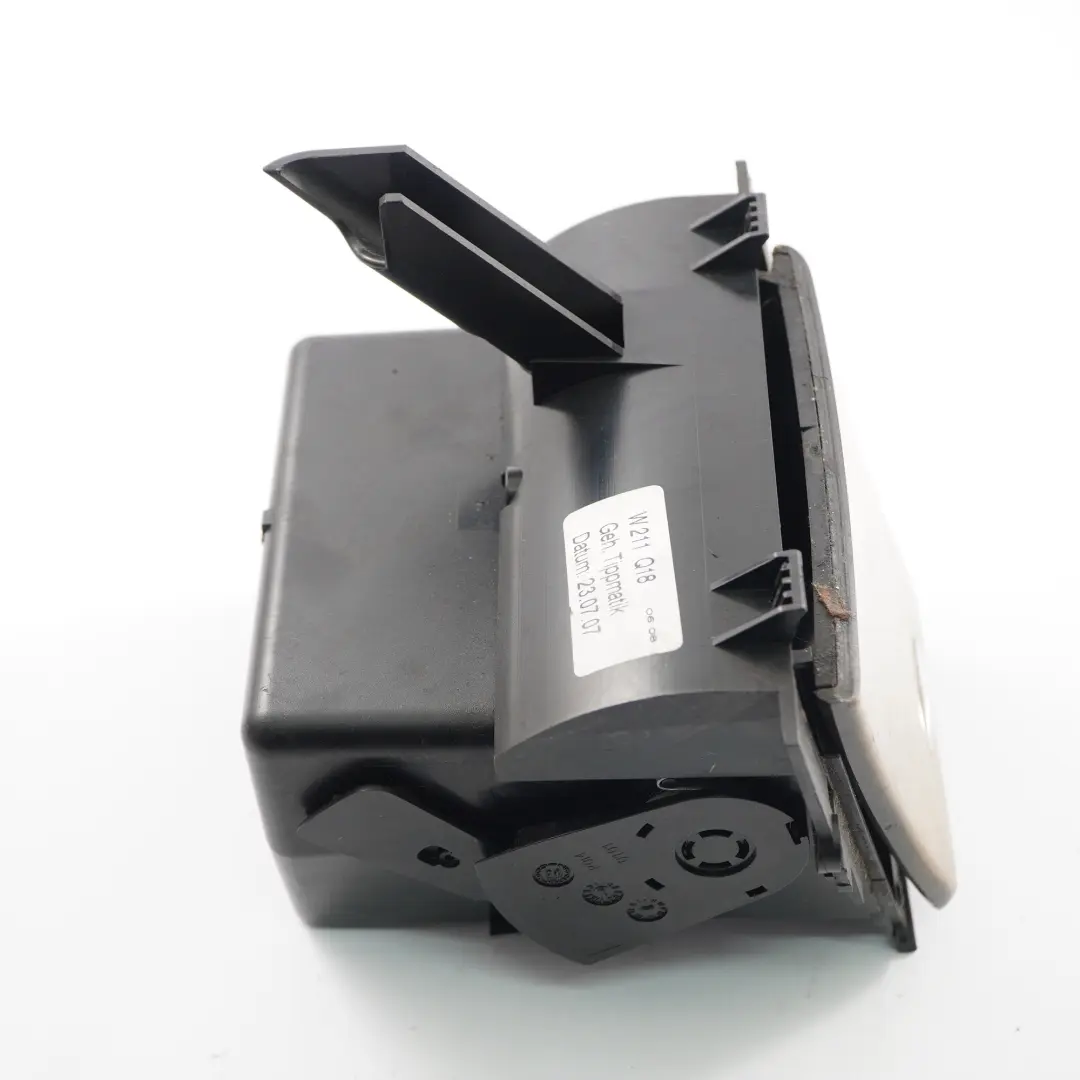 Console centrale Cendrier Compartiment de rangement pour Mercedes W211 à propos du numéro de pièce A2116800350 Mercedes W211 Console centrale Cendrier Compartiment de rangement - SKU A2116800350 - Numéro de pièce A2116800350