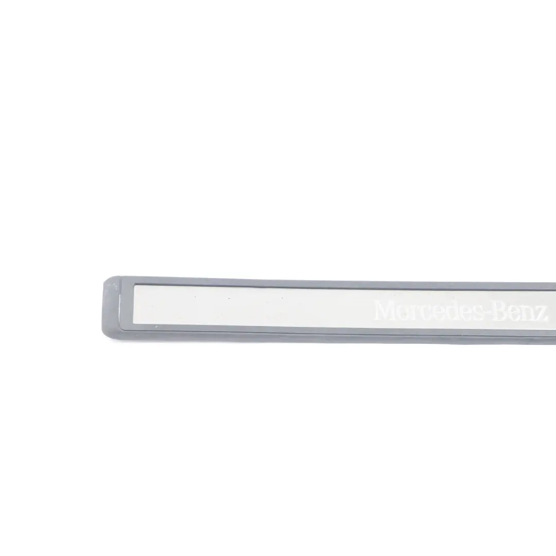 Mercedes W211 Plaque seuil avant gauche A2116801335 - SKU A2116805535 - Numéro de pièce A2116805535