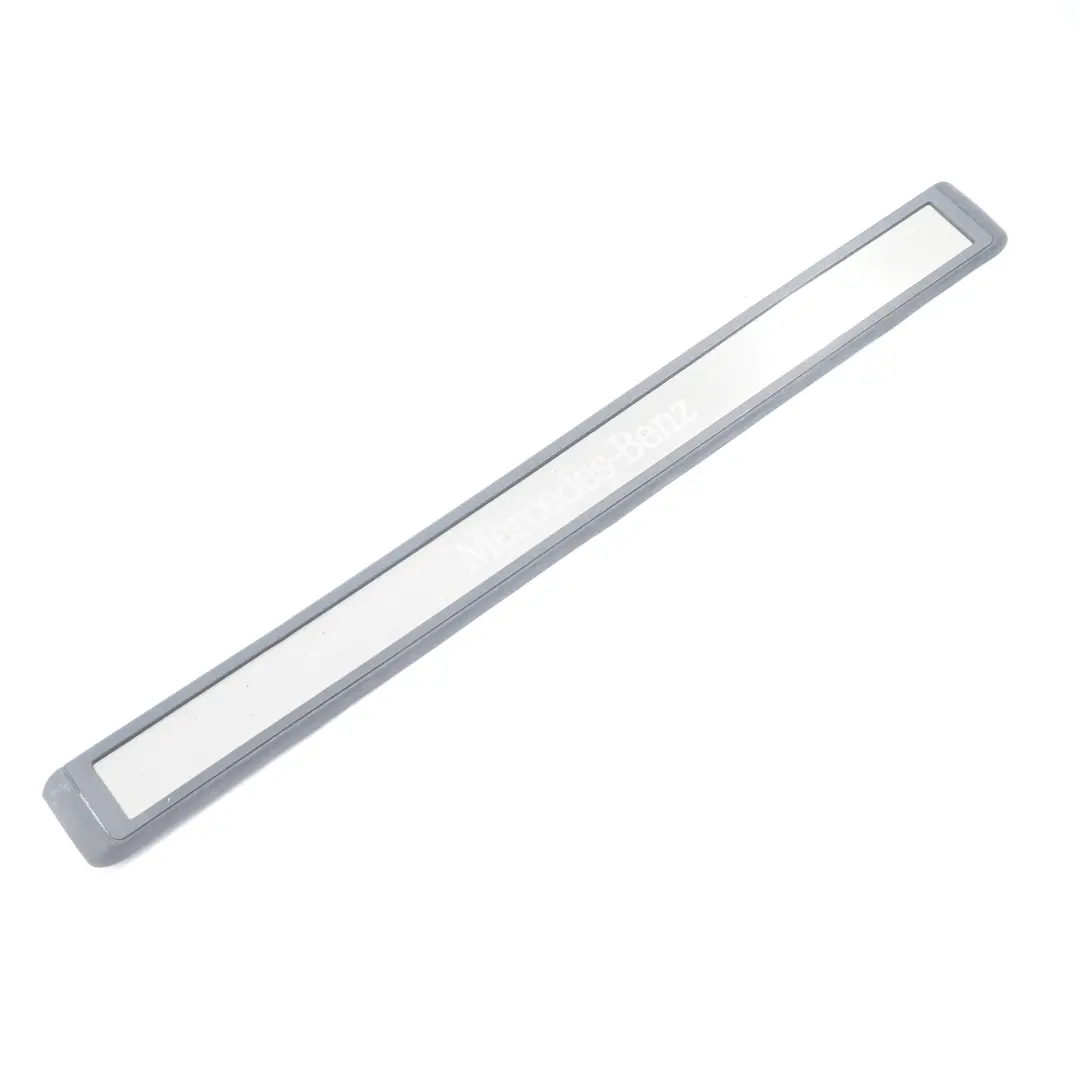 Mercedes W211 Plaque seuil avant gauche A2116801335 - SKU A2116805535 - Numéro de pièce A2116805535