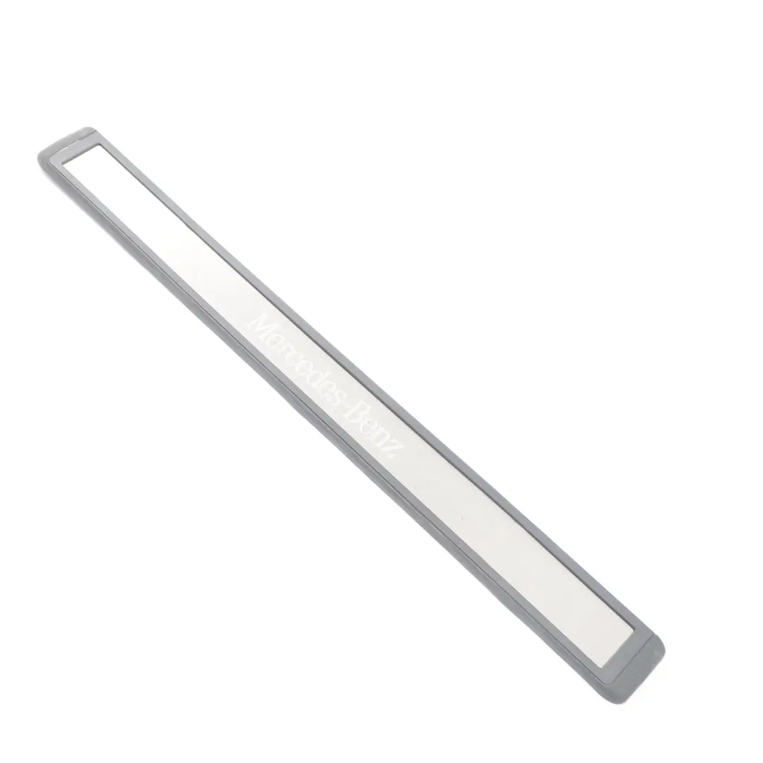 Mercedes W211 Plaque seuil avant gauche A2116801335 - SKU A2116805535 - Numéro de pièce A2116805535