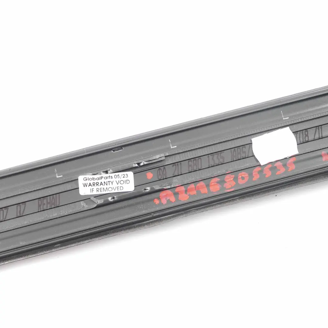 Plaque seuil avant gauche A2116801335 pour Mercedes W211 à propos du numéro de pièce A2116805535 Mercedes W211 Plaque seuil avant gauche A2116801335 - SKU A2116805535 - Numéro de pièce A2116805535