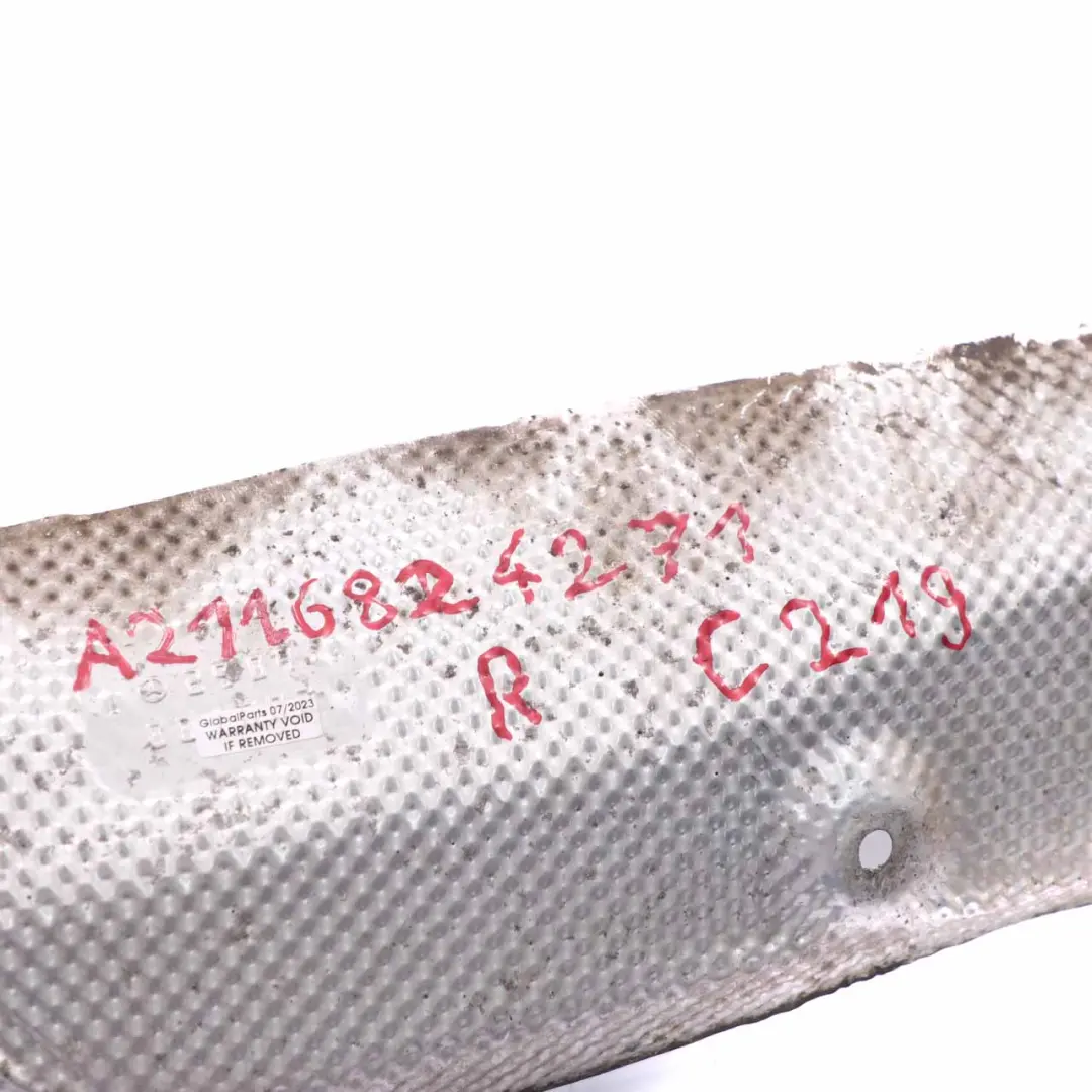 Hitze schild Mercedes W211 W219 Abdeckplatte Auspuff Rechts für mit Teilenummer A2116824271 Hitze schild Mercedes W211 W219 Abdeckplatte Auspuff Rechts - SKU A2116824271 - Teilenummer A2116824271