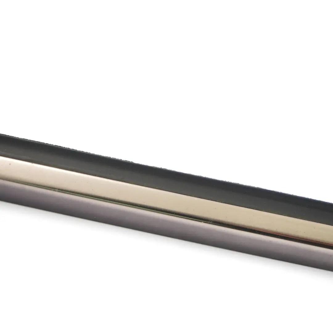 Mercedes W211 Saloon Bande d'étanchéité porte arrière gauche Window Strip Trim - SKU A2116900580 - Numéro de pièce A2116900580
