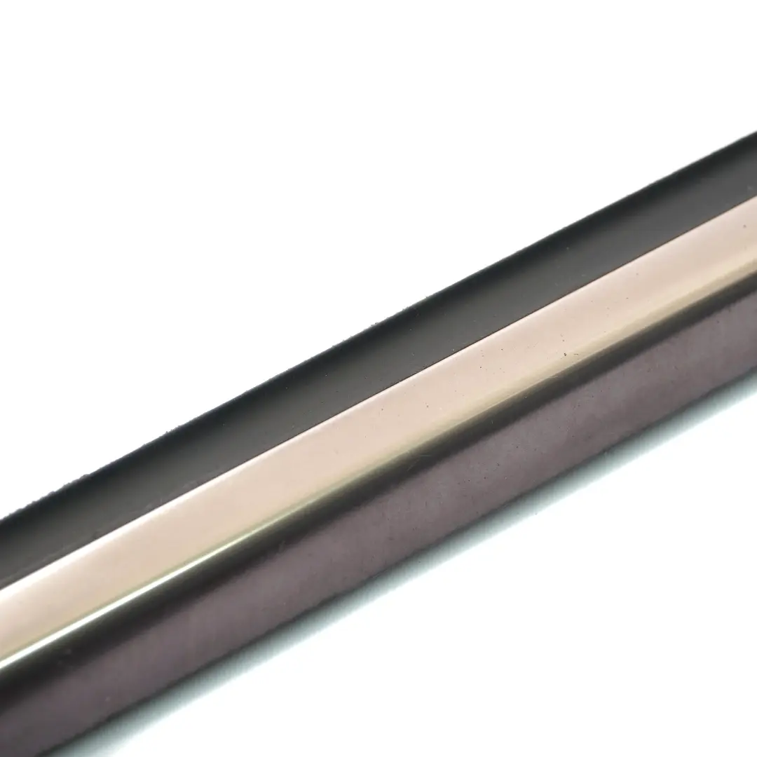 Mercedes W211 Saloon Bande d'étanchéité porte arrière gauche Window Strip Trim - SKU A2116900580 - Numéro de pièce A2116900580