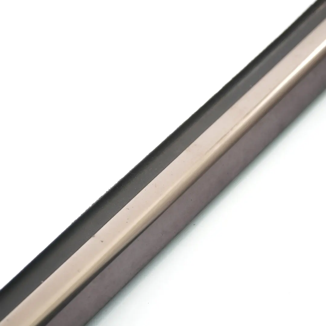 Mercedes W211 Saloon Bande d'étanchéité porte arrière gauche Window Strip Trim - SKU A2116900580 - Numéro de pièce A2116900580