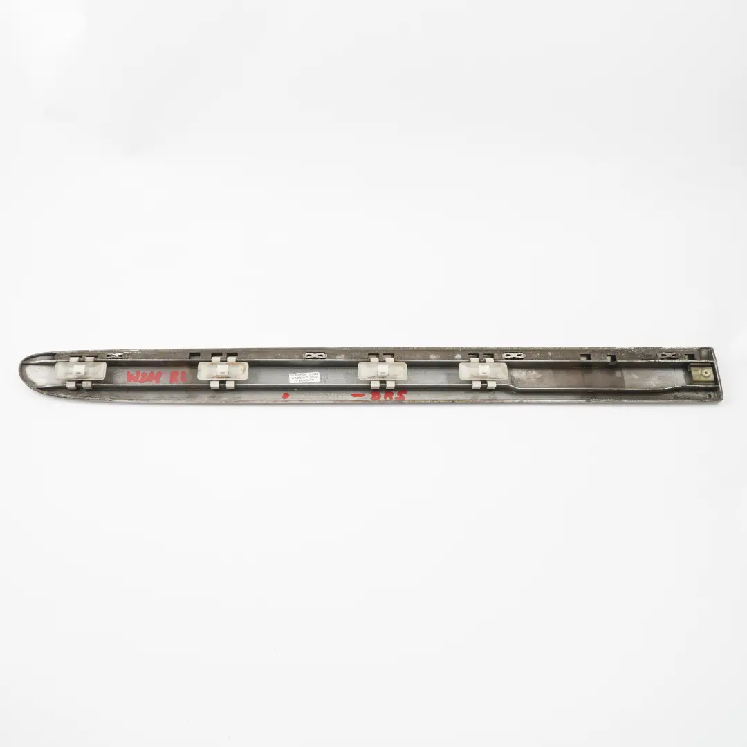 Mercedes W211 Bande de Porte Arrière Gauche Garniture Brilliant Silver - 744 - SKU A2116901362-BRS - Numéro de pièce A2116901362