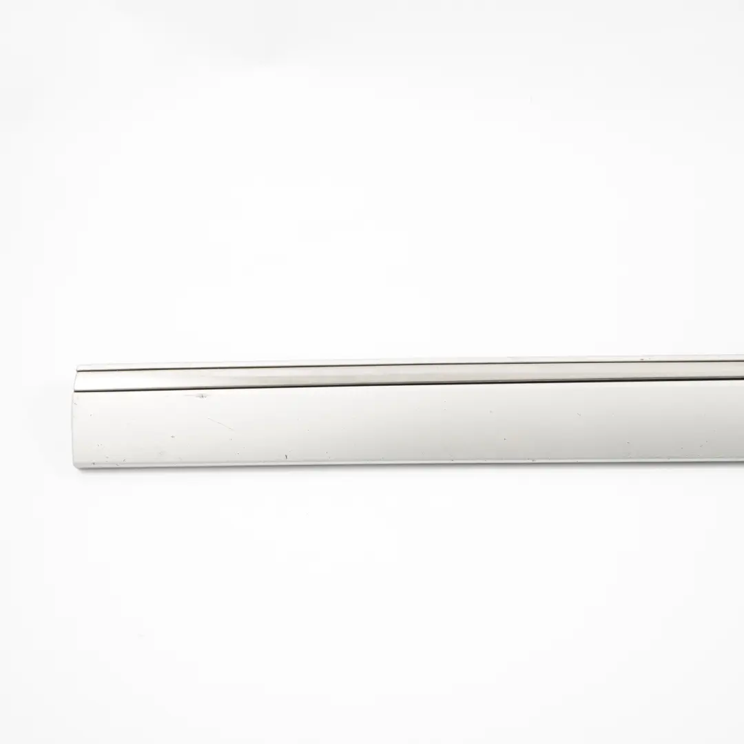 Mercedes W211 Bande de Porte Arrière Gauche Garniture Brilliant Silver - 744 - SKU A2116901362-BRS - Numéro de pièce A2116901362