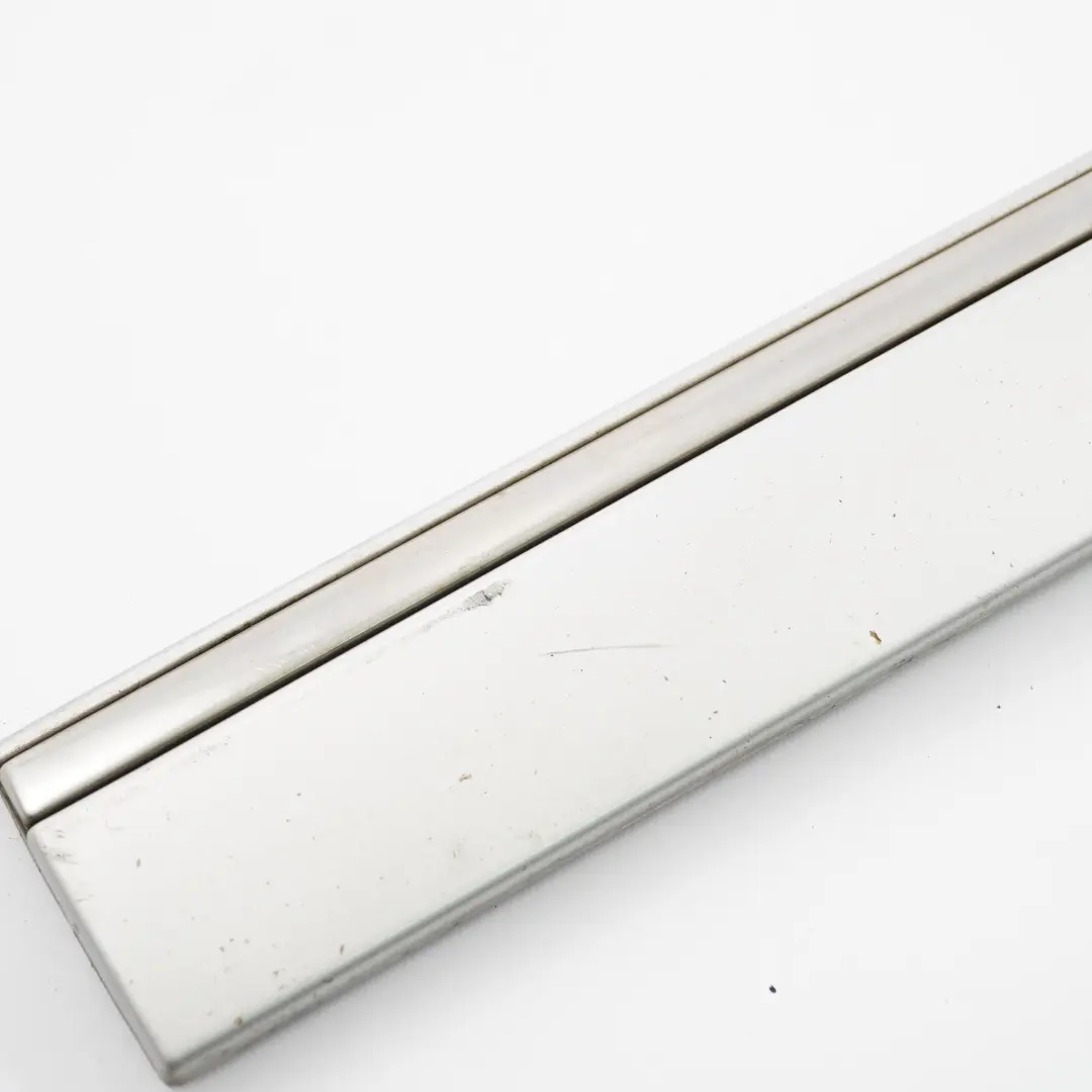 Mercedes W211 Bande de Porte Arrière Gauche Garniture Brilliant Silver - 744 - SKU A2116901362-BRS - Numéro de pièce A2116901362