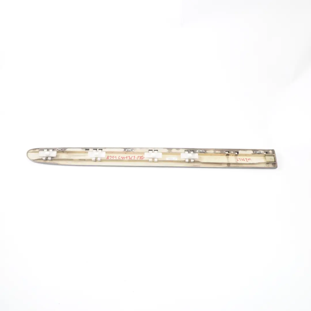 Baguette Porte Arrière Gauche Moulure Gris Silex 368 pour Mercedes W211 à propos du numéro de pièce A2116901362 Mercedes W211 Baguette Porte Arrière Gauche Moulure Gris Silex 368 - SKU A2116901362-FLG - Numéro de pièce A2116901362