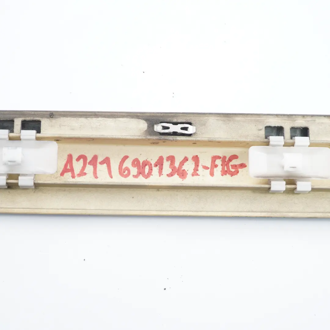 Mercedes W211 Banda de puerta trasera izquierda Moldura Gris Flint - SKU A2116901362-FLG - Número de pieza A2116901362