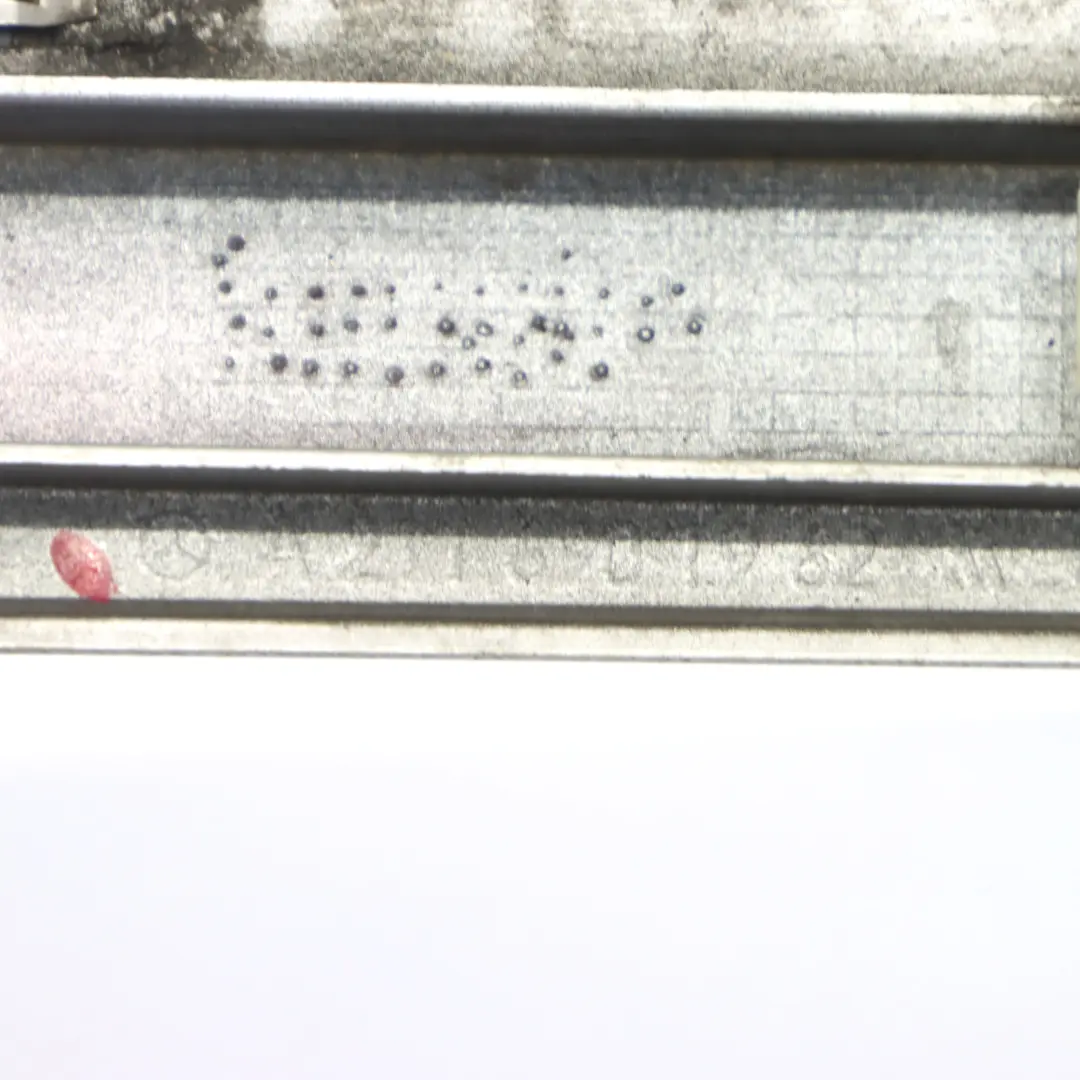 Modanatura Porta Anteriore Sinistra Striscia Brillante Argento 744 per Mercedes W211 con numero di parte A2116901962 Mercedes W211 Modanatura Porta Anteriore Sinistra Striscia Brillante Argento 744 - SKU A2116901962-BRS - Numero di parte A2116901962