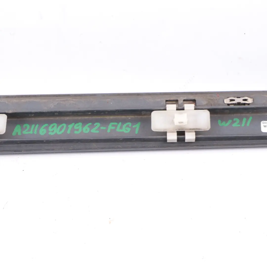 Modanatura Porta Anteriore Sinistra Rivestimento Grigio Selce 368 Mercedes W211 - SKU A2116901962-FLG1 - Numero di parte A2116901962