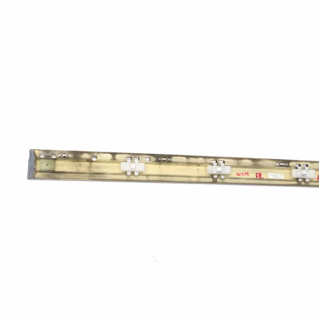 Mercedes W211 Moldura de Puerta Delantera Izquierda Tapa Flint Grey - 368 - SKU A2116901962-FLG - Número de pieza A2116901962