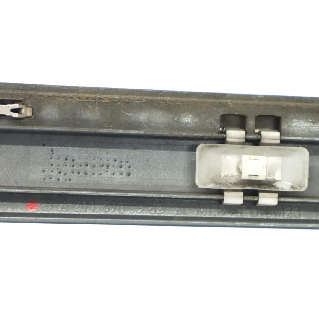 Modanatura Porta Anteriore Sinistra Striscia Perlite Grigio - 747 per Mercedes W211 con numero di parte A2116901962 Mercedes W211 Modanatura Porta Anteriore Sinistra Striscia Perlite Grigio - 747 - SKU A2116901962-PGR - Numero di parte A2116901962