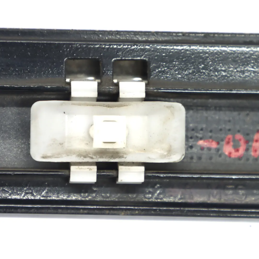 Striscia della portiera anteriore destra Obsidian Black - 197 per Mercedes W211 con numero di parte A2116902062 Mercedes W211 Striscia della portiera anteriore destra Obsidian Black - 197 - SKU A2116902062-OB - Numero di parte A2116902062