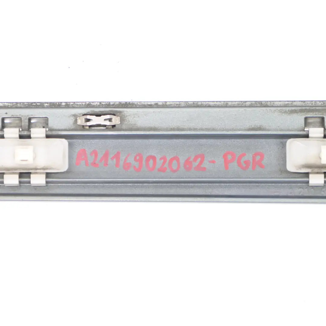 Vorne Rechts Tür Zierleiste Perlite Grau Metallic 747 für Mercedes W211 mit Teilenummer A2116902062 Mercedes W211 Vorne Rechts Tür Zierleiste Perlite Grau Metallic 747 - SKU A2116902062-PGR - Teilenummer A2116902062