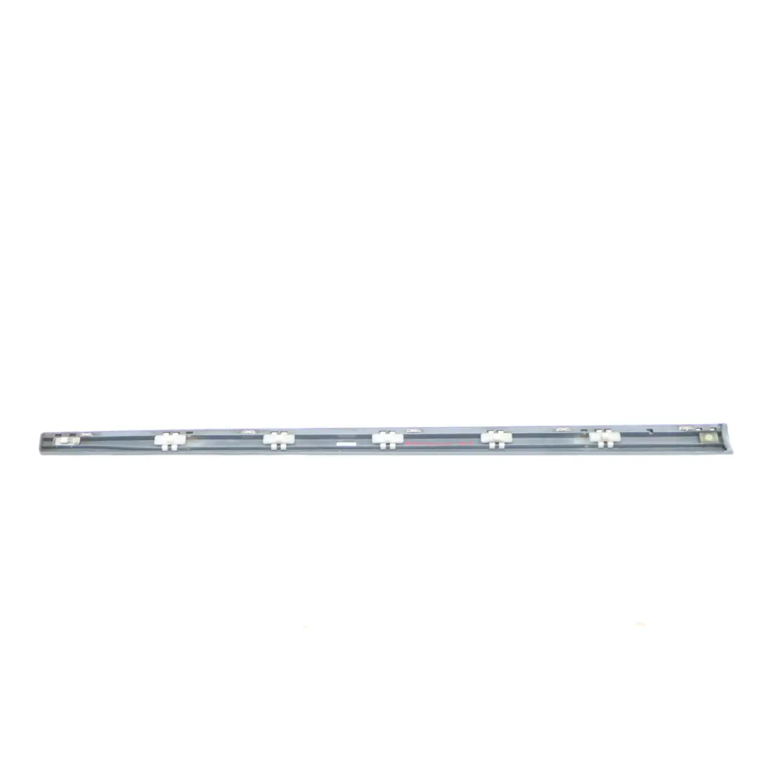 Mercedes W211 Banda de moldura de puerta delantera derecha Gris perlita 747 - SKU A2116902062-PGR - Número de pieza A2116902062