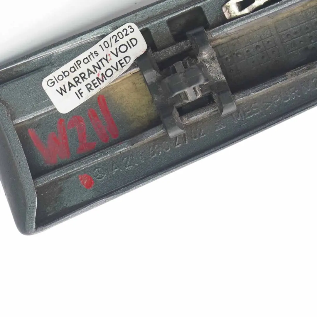 Modanatura del pannello alare Striscia sinistra Flint Grey - 368 per Mercedes W211 con numero di parte A2116902762 Mercedes W211 Modanatura del pannello alare Striscia sinistra Flint Grey - 368 - SKU A2116902762-FLG - Numero di parte A2116902762