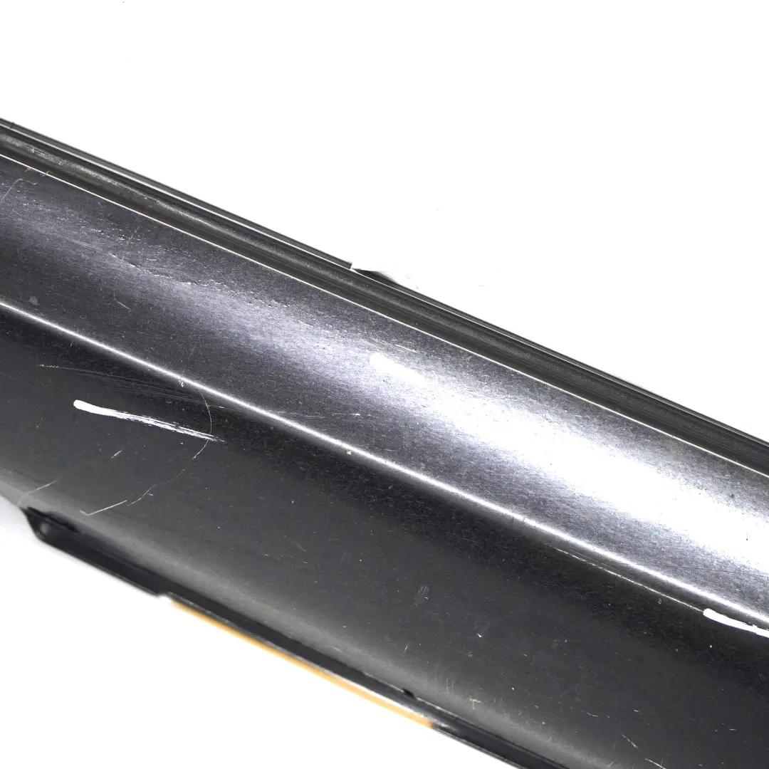 Gonna laterale Rivestimento soglia sinistra Obsidian Black 197 per Mercedes W211 con numero di parte A2116980354 Mercedes W211 Gonna laterale Rivestimento soglia sinistra Obsidian Black 197 - SKU A2116980354-OB - Numero di parte A2116980354