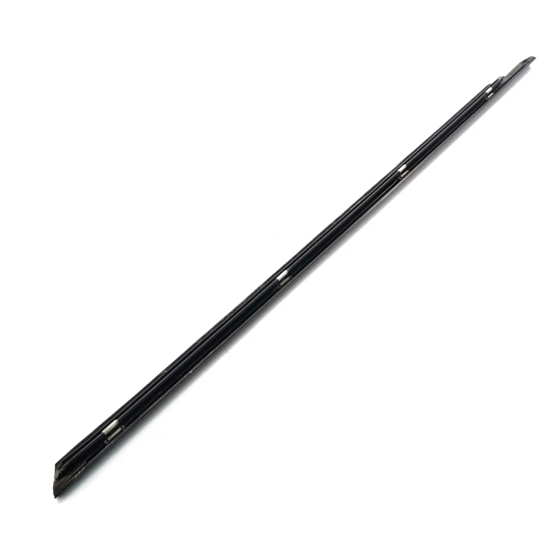 Mercedes W211 Window Strip Front Door Right Weatherstrip Trim - SKU A2117200124-1 - Número de pieza A2117200124