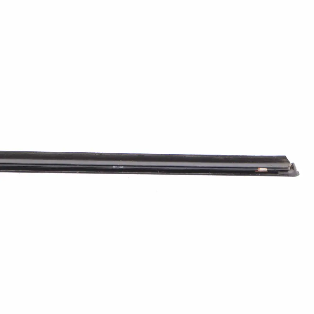 Mercedes W211 Striscia finestra porta anteriore sinistra - SKU A2117200124 - Numero di parte A2117200124