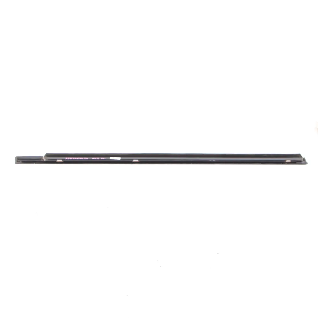 Mercedes W211 Brosse à vitre porte avant gauche Joint d'étanchéité - SKU A2117200124 - Numéro de pièce A2117200124