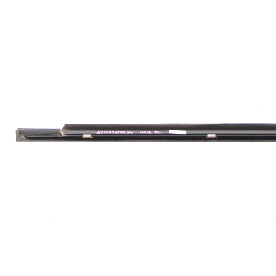 Mercedes W211 Striscia finestra porta anteriore sinistra - SKU A2117200124 - Numero di parte A2117200124