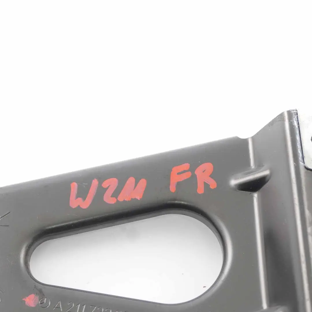 Mercedes W211 pannello porta scheda staffa anteriore destra supporto - SKU A2117220214 - Numero di parte A2117220214