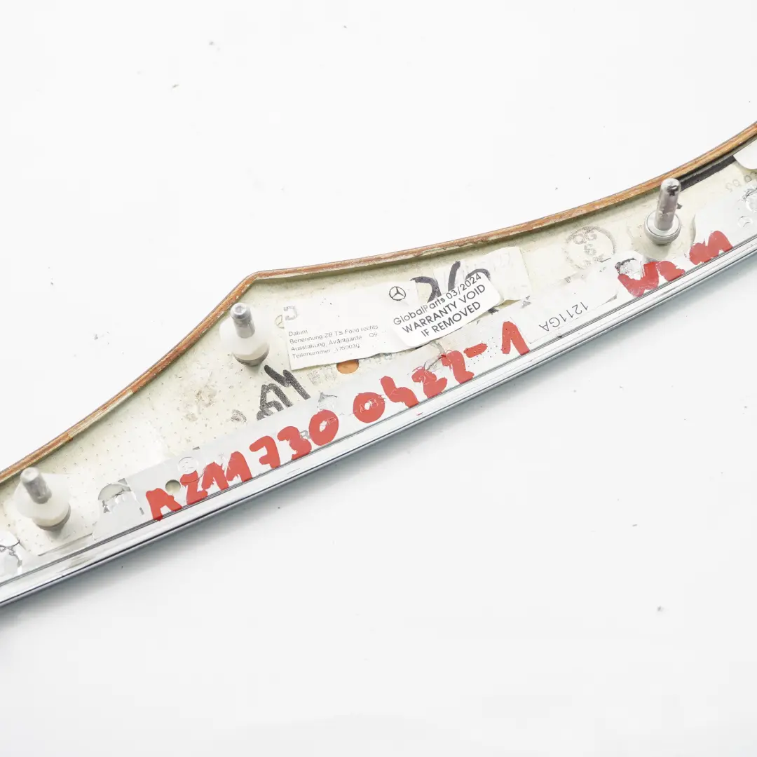 Listwa Dekor Drzwi Prawy Tył Drewno do Mercedes W211 o numerze A2117300422 Mercedes W211 Listwa Dekor Drzwi Prawy Tył Drewno - SKU A2117300422-1 - Numer Części A2117300422