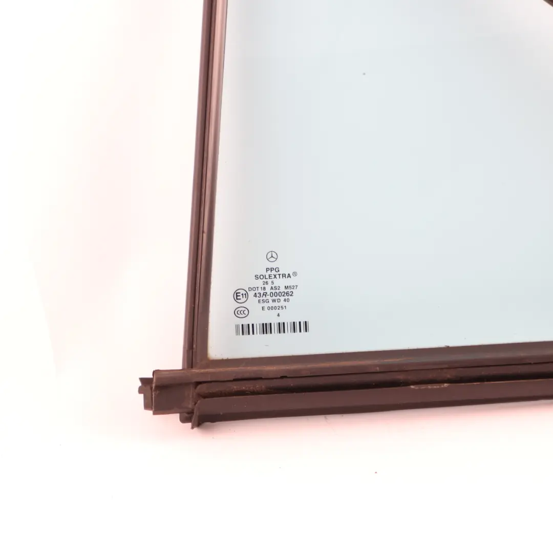 Vitre Fixe Porte Arrière Gauche Verre Bleu Absorbant Chaleur pour Mercedes W211 à propos du numéro de pièce A2117300555 Mercedes W211 Vitre Fixe Porte Arrière Gauche Verre Bleu Absorbant Chaleur - SKU A2117300555 - Numéro de pièce A2117300555