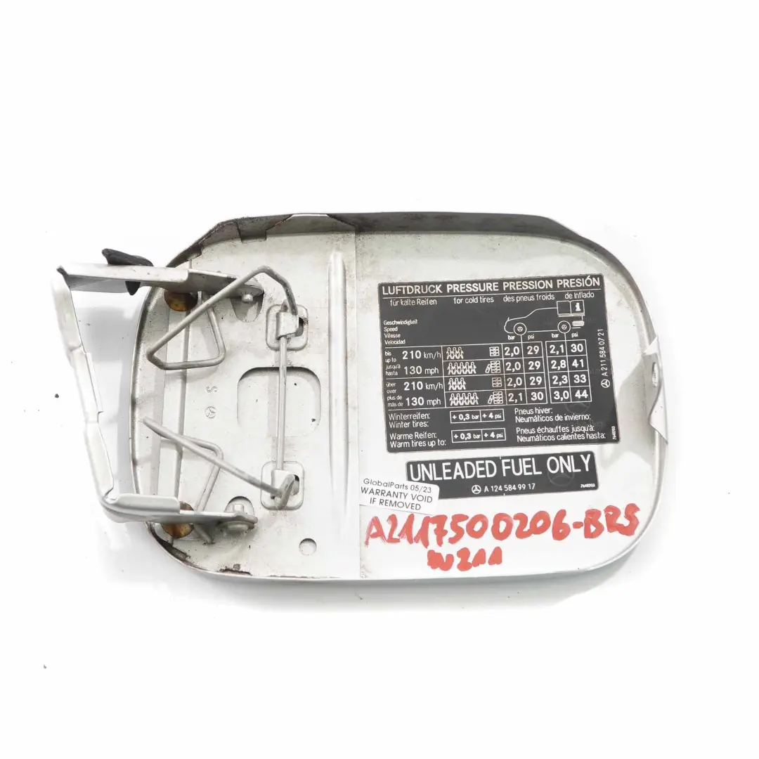 Coperchio Tappo Serbatoio Brilliant Silver - 744 per Mercedes W211 con numero di parte A2117500206 Mercedes W211 Coperchio Tappo Serbatoio Brilliant Silver - 744 - SKU A2117500206-BRS - Numero di parte A2117500206