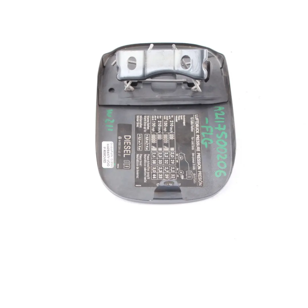 bouchon de remplissage de carburant gris silex - 368 pour Mercedes W211 à propos du numéro de pièce A2117500206 Mercedes W211 bouchon de remplissage de carburant gris silex - 368 - SKU A2117500206-FLG - Numéro de pièce A2117500206