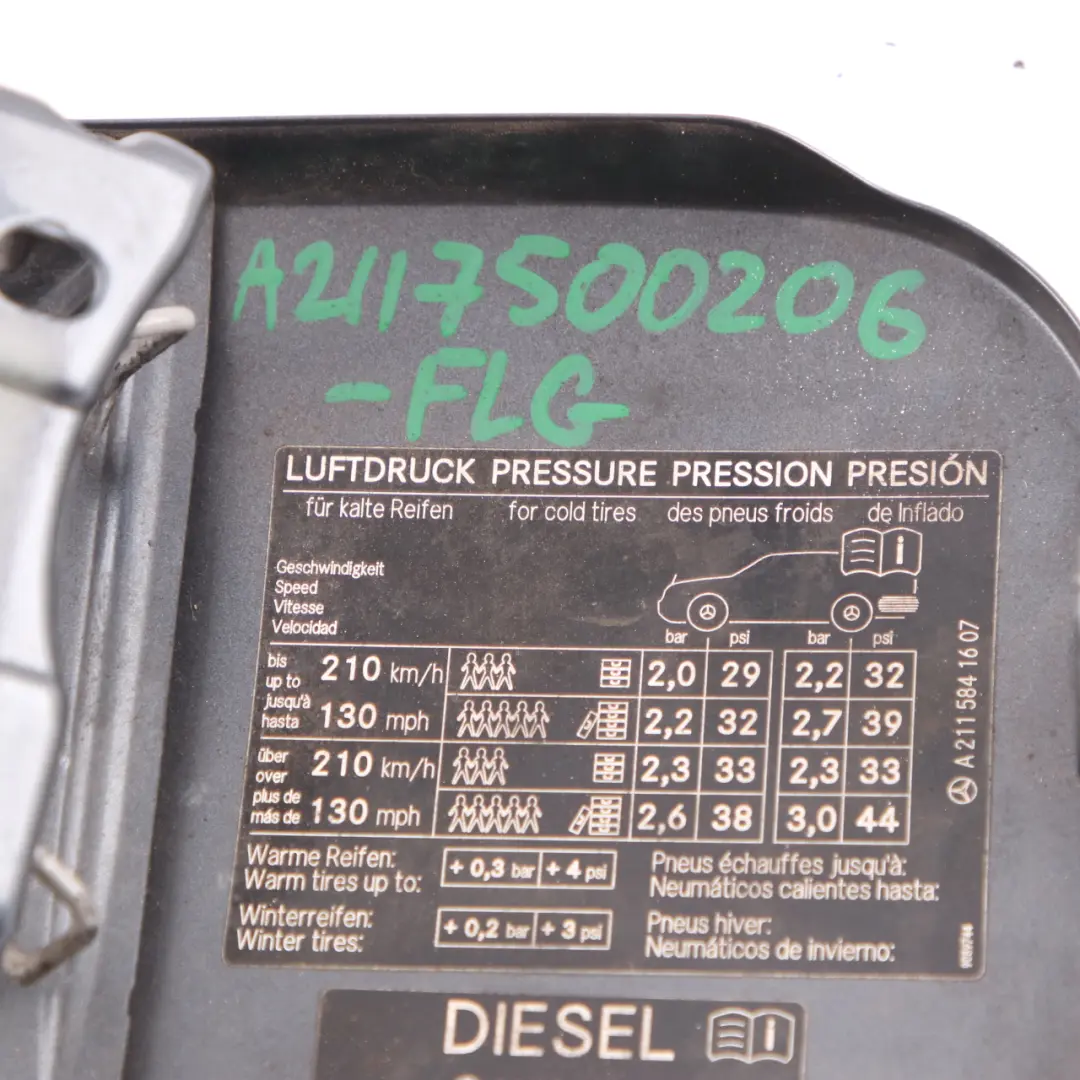 bouchon de remplissage de carburant gris silex - 368 pour Mercedes W211 à propos du numéro de pièce A2117500206 Mercedes W211 bouchon de remplissage de carburant gris silex - 368 - SKU A2117500206-FLG - Numéro de pièce A2117500206